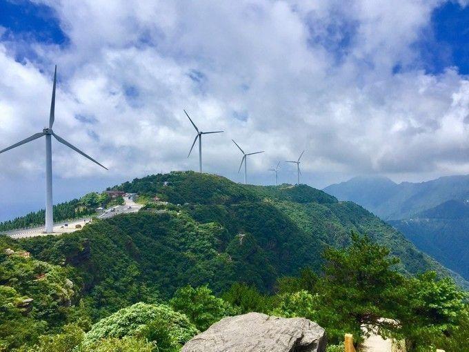 位于位于湖北省东南部通山县境内的九宫山,绵亘百里,主峰海拔1583米