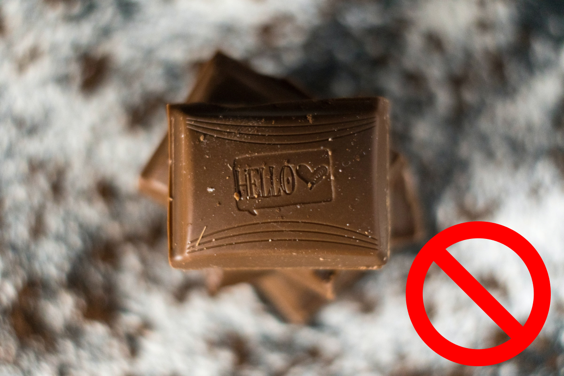 巧克力中对狗狗的有毒物质为甲基黄嘌呤,包括可可碱和咖啡因等.