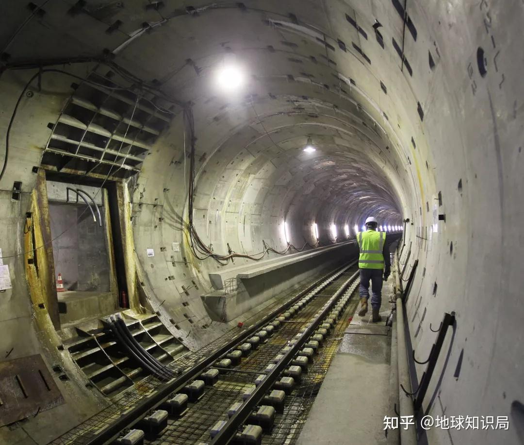 海底隧道和過江隧道都是怎麼建的