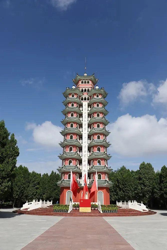红军会宁会师旧址位于会宁县城中心,是国家4a级旅游景区,这里有历经