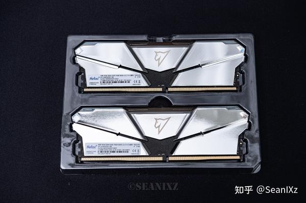 特挑颗粒，终身固保，超低时序朗科绝影RGB DDR4-3200 CL14内存