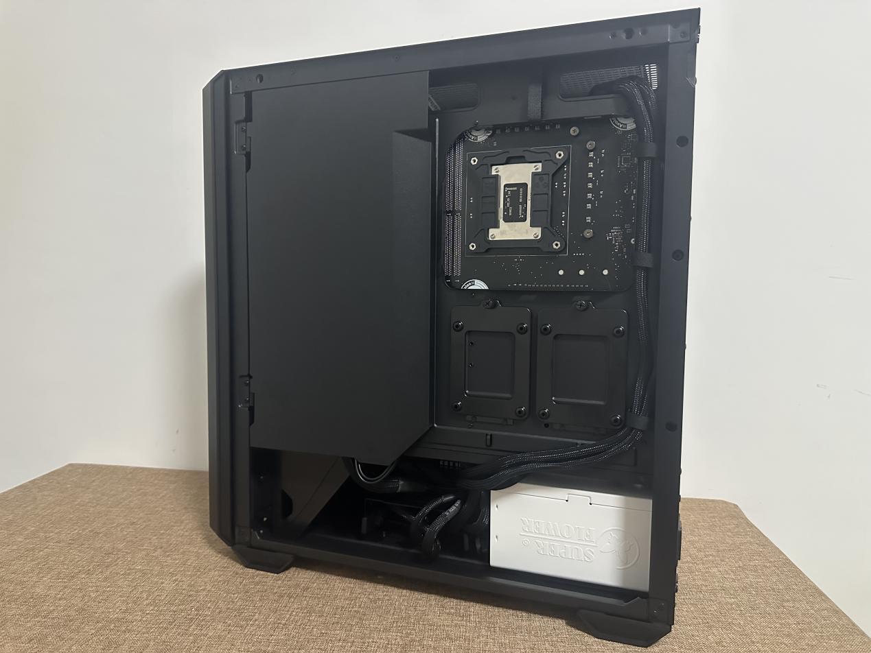 1tb机箱:骨伽乘风散热器:玄冰400g电源:振华lg650整机价格10000来块