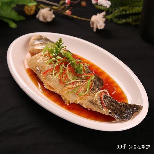 清蒸鲈鱼《夜泊黄山闻殷十四吴吟》里有一句“我宿黄山碧溪月，听之却罢