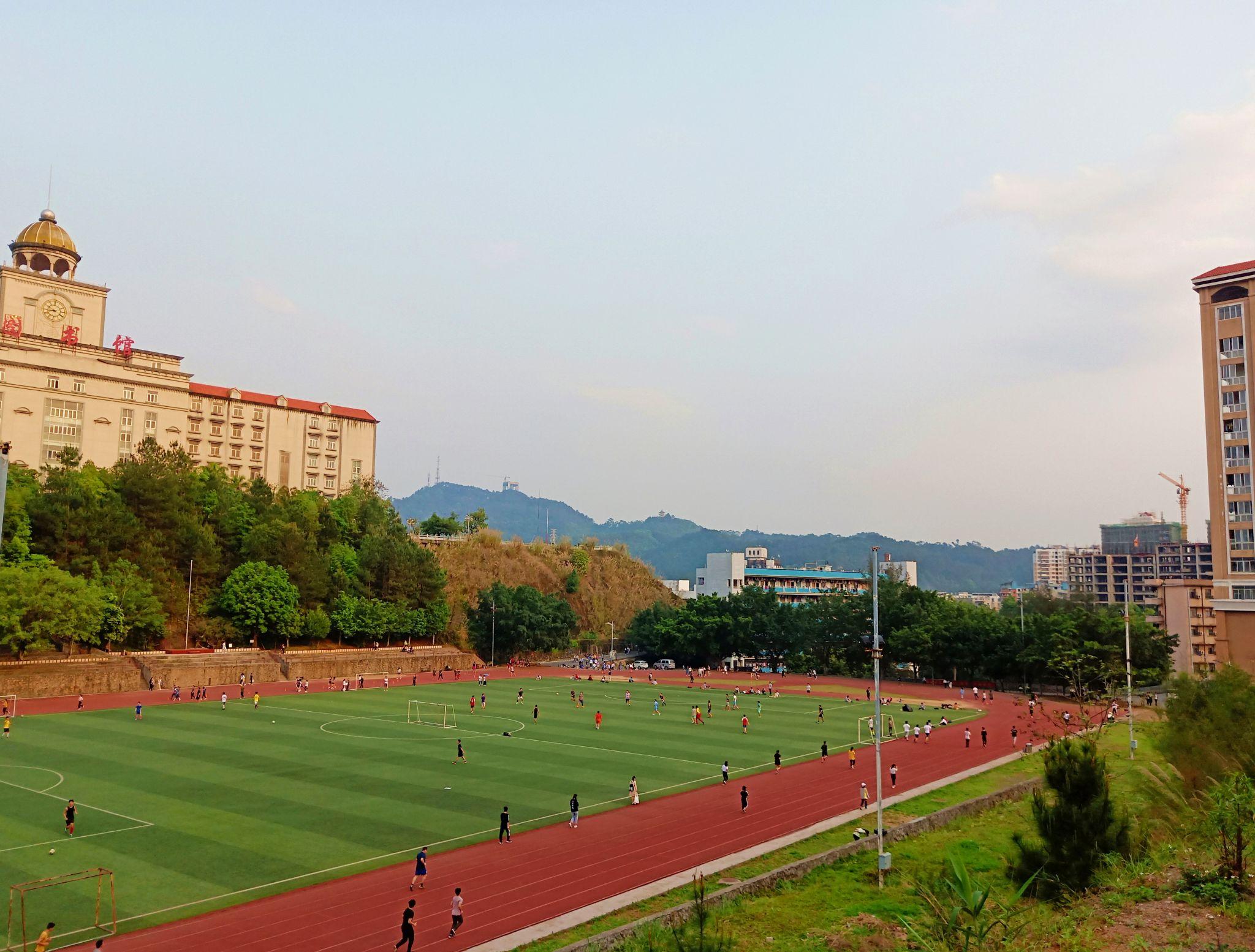 广西梧州学院图片