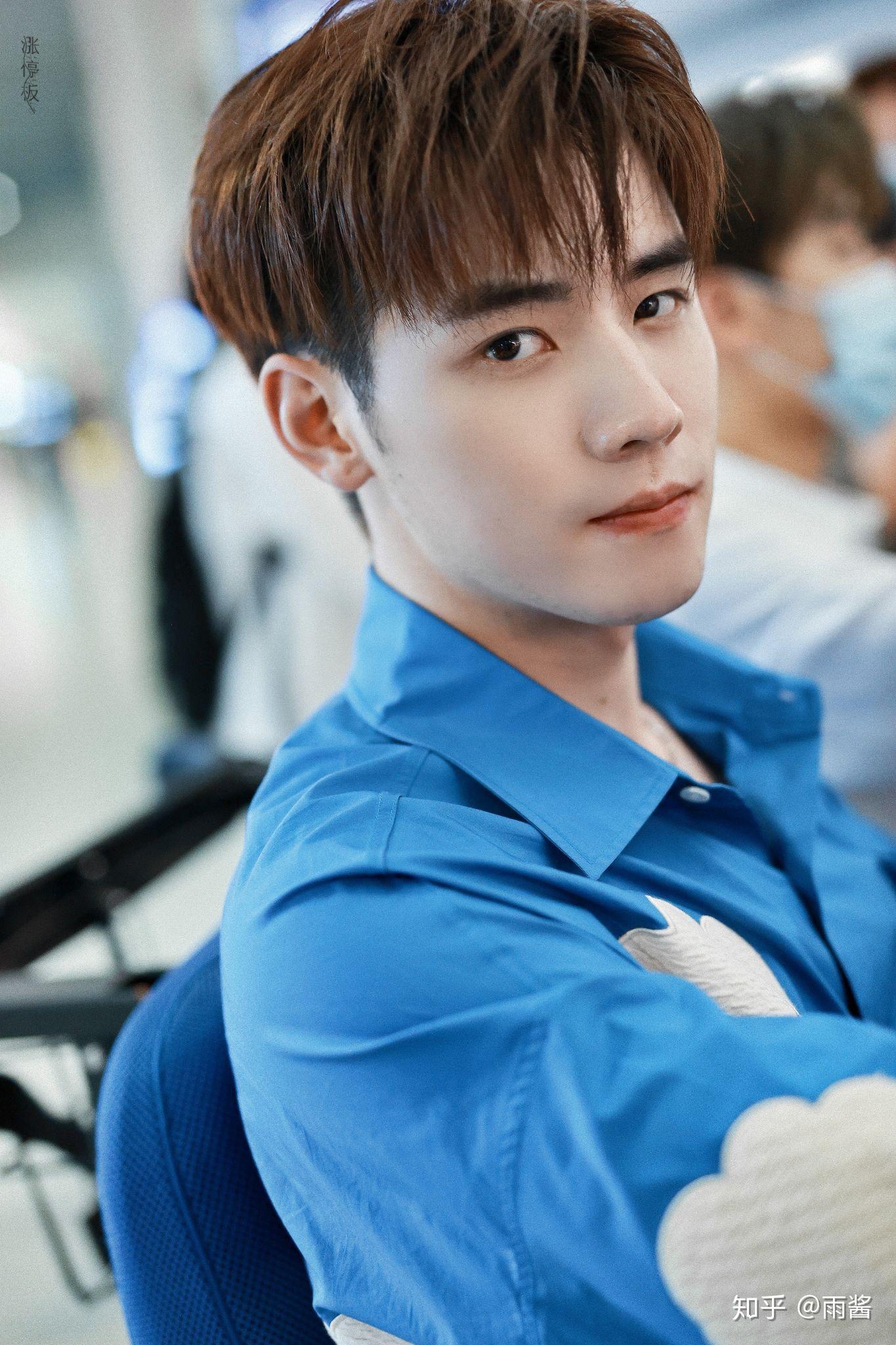 为什么感觉任豪在zero-g时期的形象和上岛后(包括现在)发生了比较大的