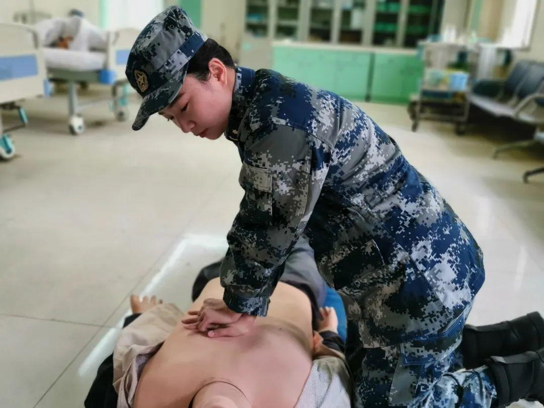 军护李洁妙手仁心勇担使命