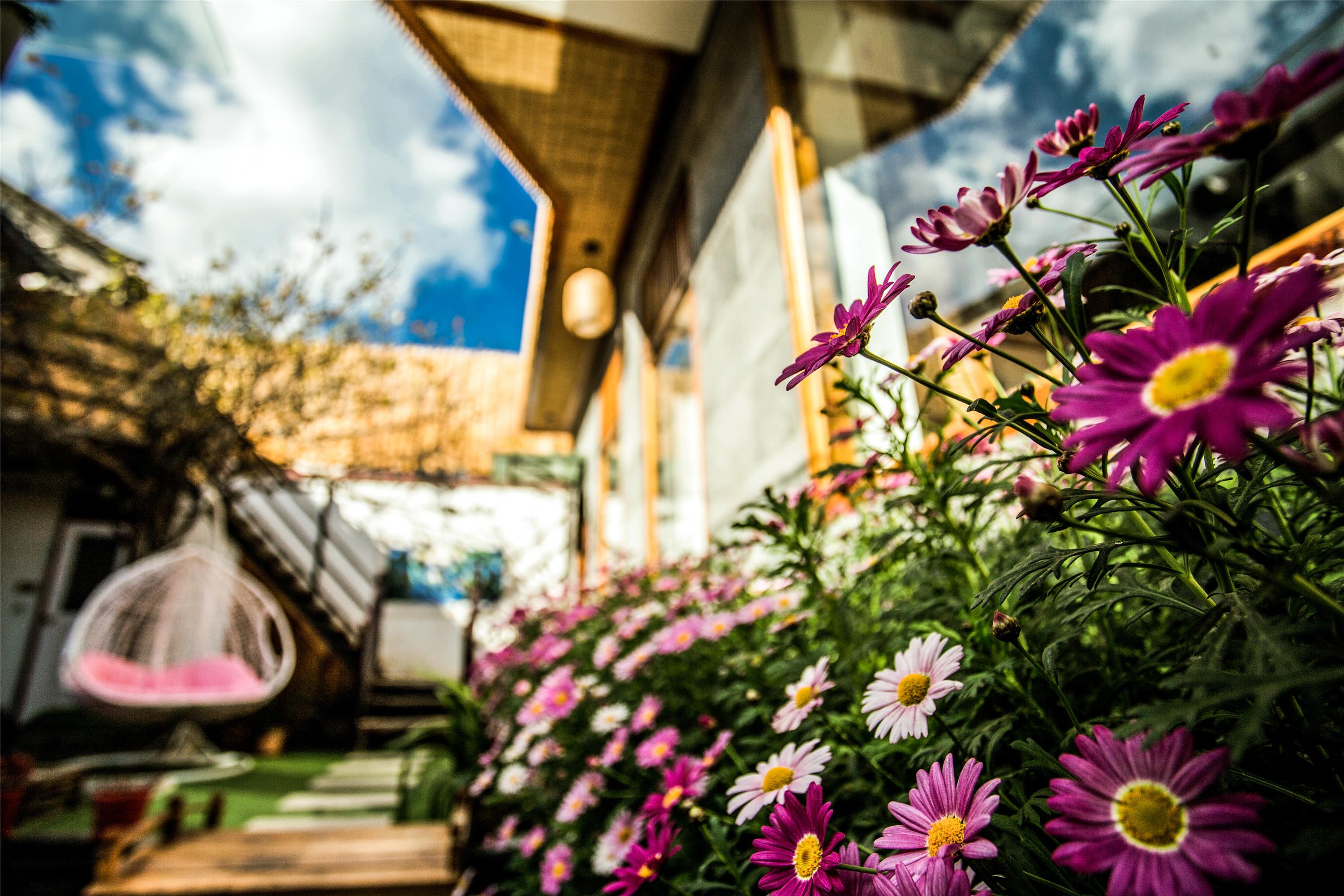 求推荐国内一些治安好比较安静的地方能有酒店客栈什么的推荐就更好了