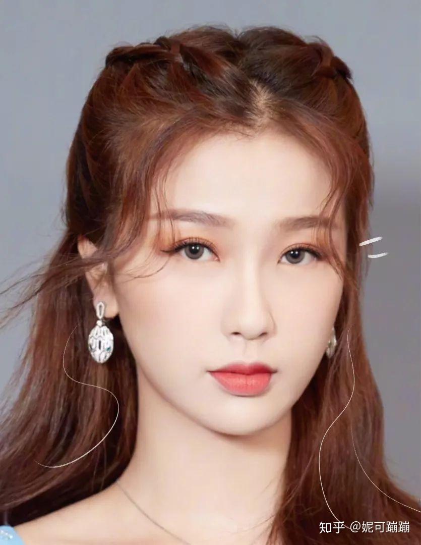 中庭长的女生,能通过怎样的化妆或者发型的手段改善? - 知乎