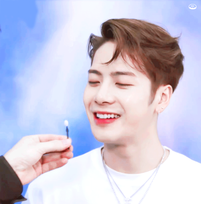 谁被王嘉尔的笑暖到心里,请说说你当时的感觉?