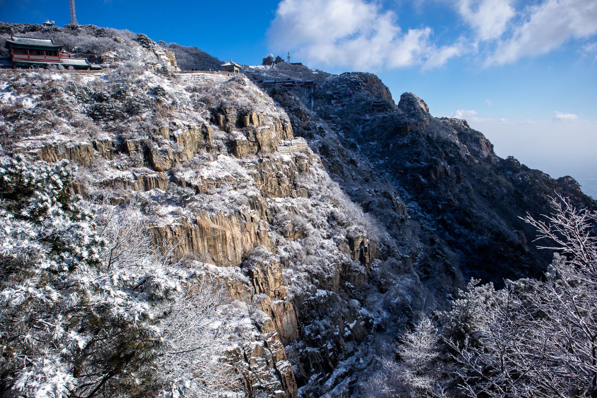 天街远景泰山中天门索道,建成于1983年,是我国第一条客运索道,被称作"