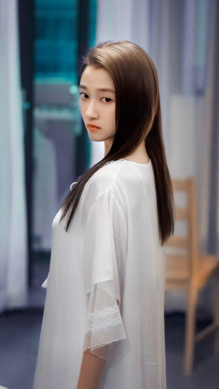 关晓彤壁纸二十不惑梁爽美图来了甜筒们快快来查收哦