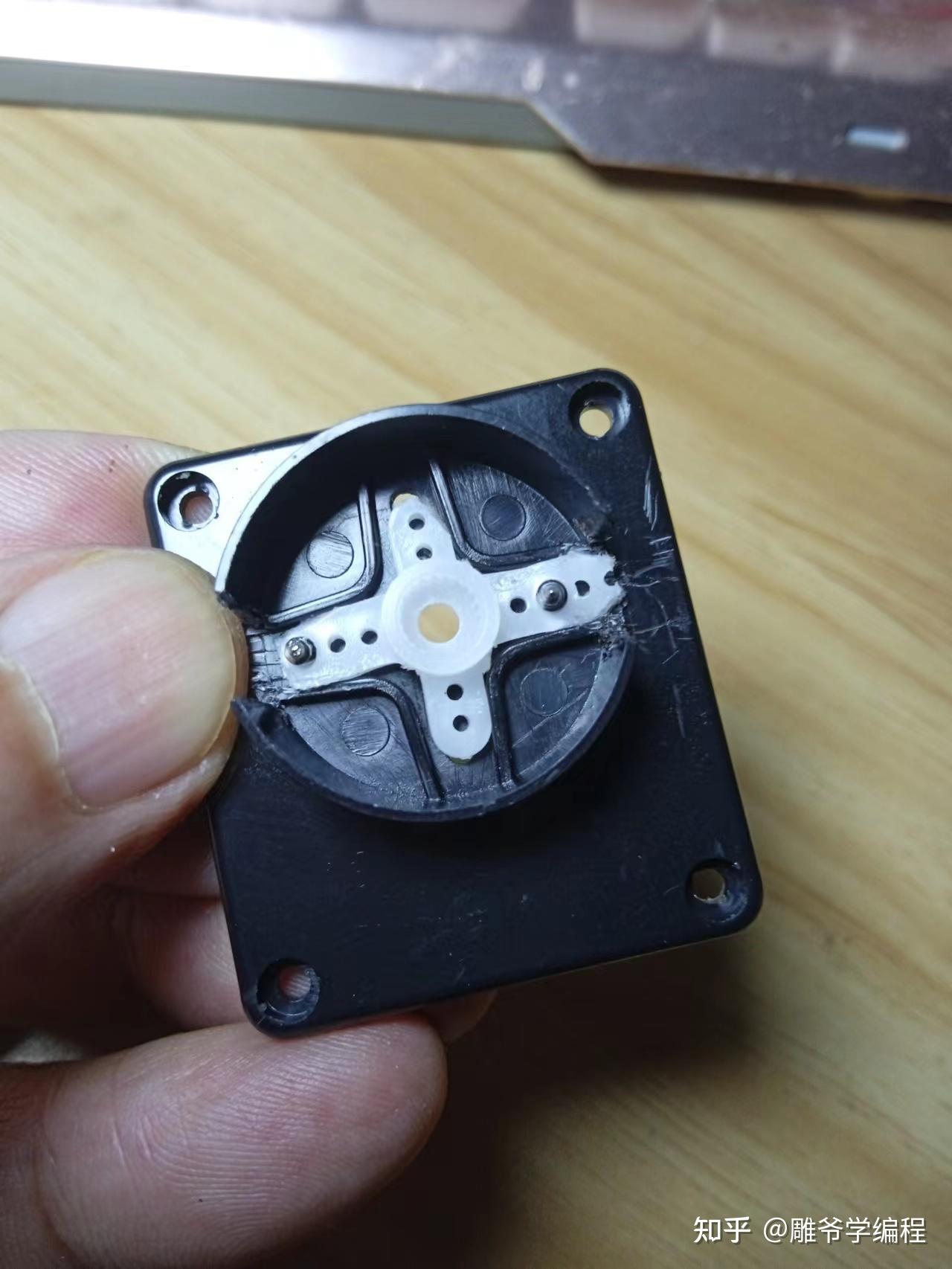 【雕爷学编程】Arduino动手做（173）---SG90舵机双轴云台模块 - 知乎