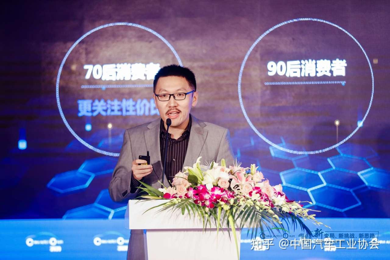 作为本届论坛的承办方,网上车市ceo徐翀在致辞中表示:"如何改变消费者