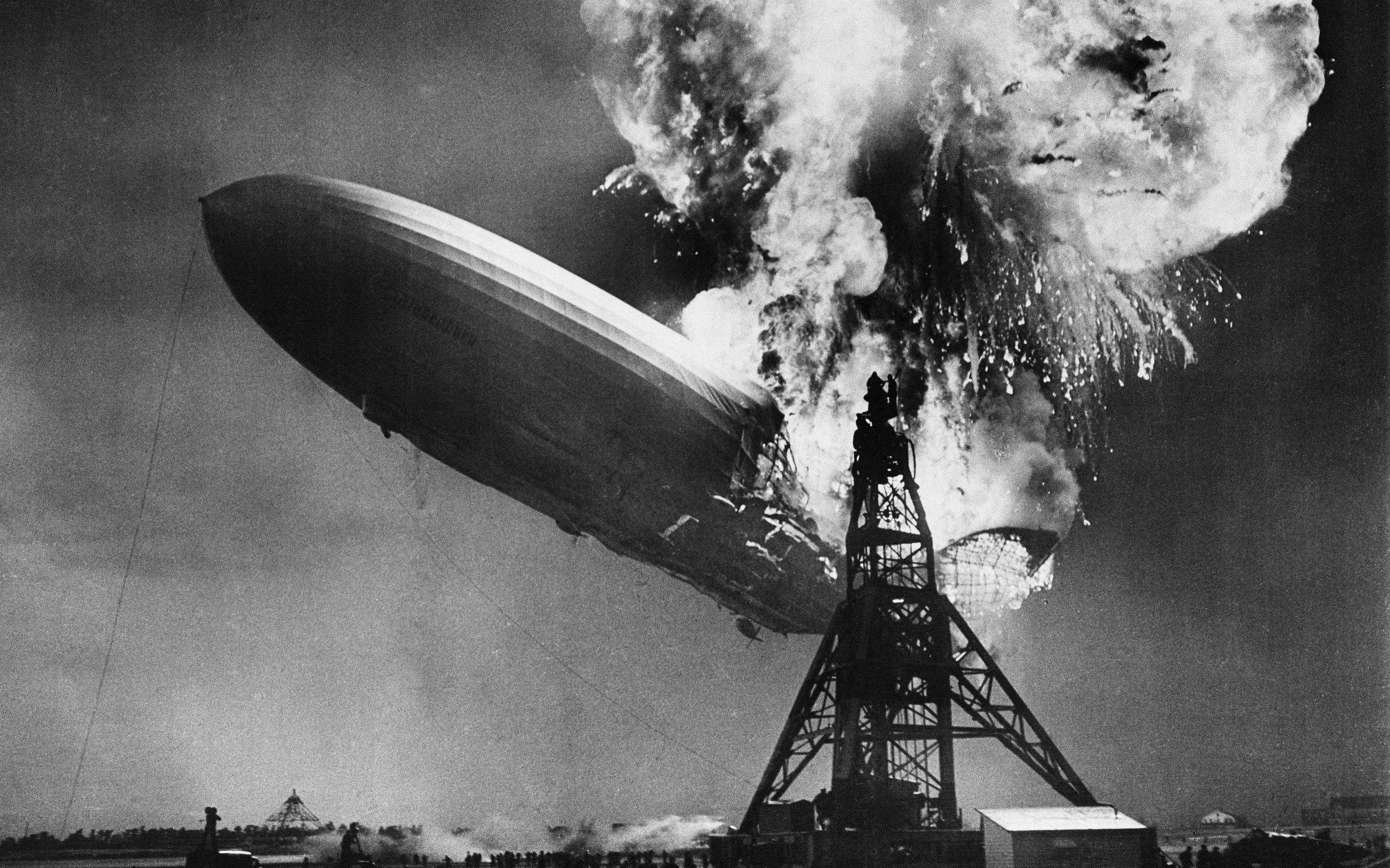 的飞艇历时5年完工,长245米,直径达45米,是人类历史上最大的飞行器