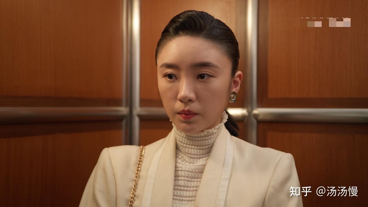 女人衣品很重要,《淬火年代》张月气场强,央视校花被比下去了 - 知乎