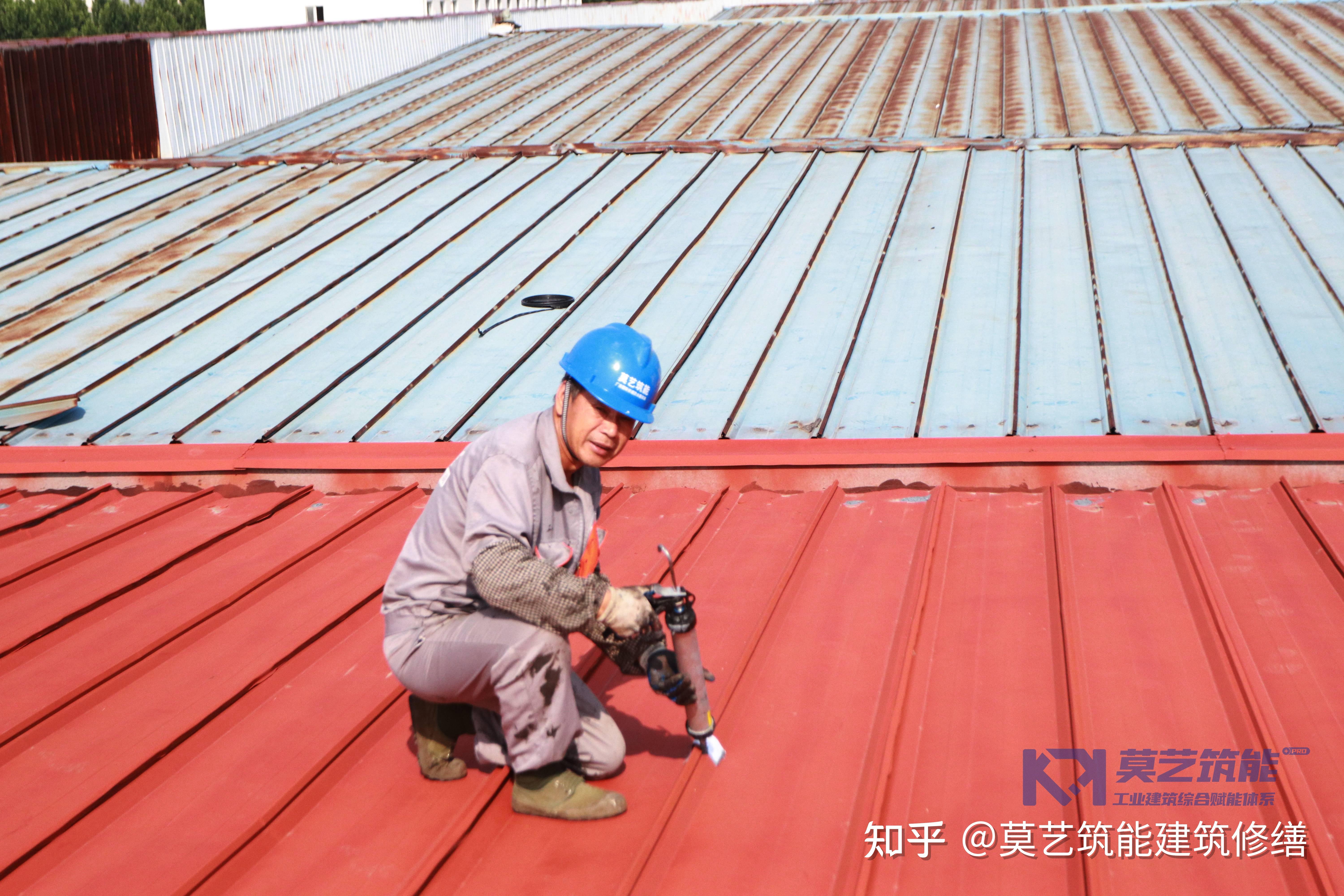 彩钢瓦翻新,你们可以选择我们,我们拥有专业的施工团队,在现场勘查中