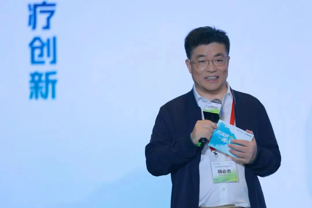 复旦大学附属中山医院胡必杰教授在发言中深入探讨了流感早期诊断和