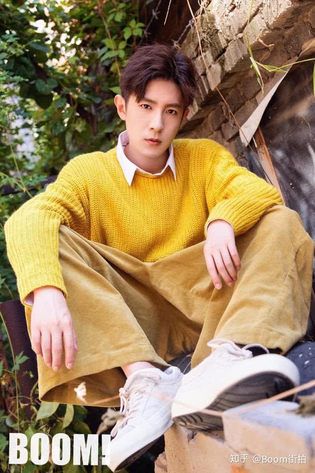 季肖冰最新街拍曝光狼人杀主题新奇时尚