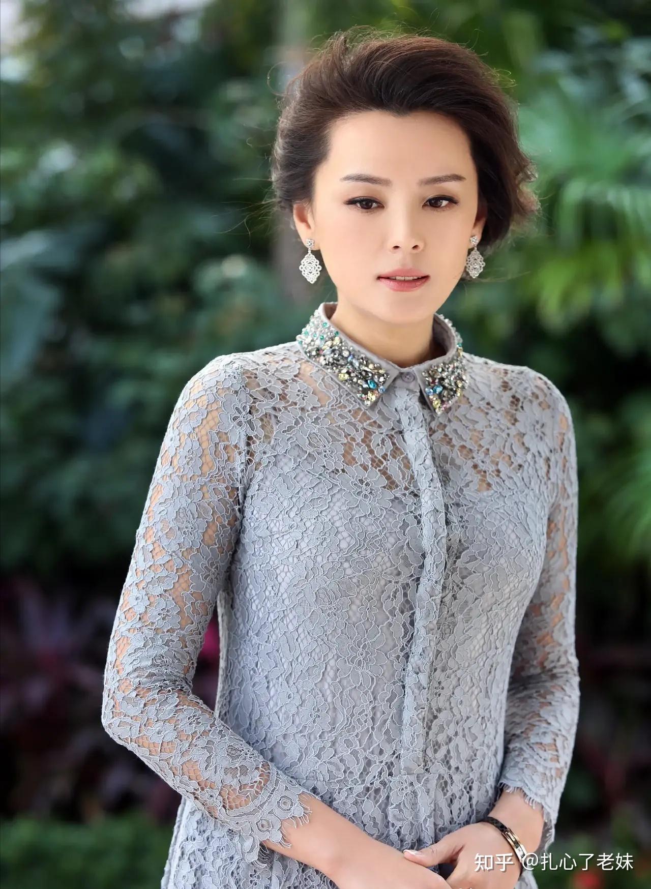 一部《小男人遇上大女人》,让出演离婚少妇何眉的梁爱琪,彻底火爆了