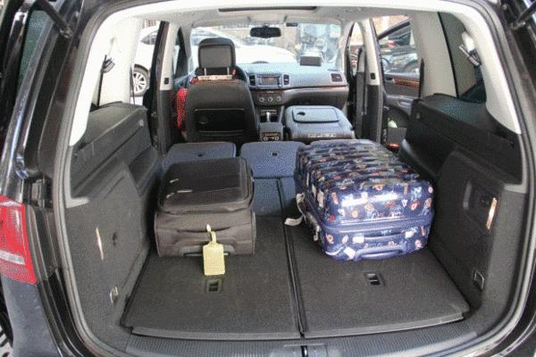 如果你要坐满7个人,夏朗的后备箱就有些力不从心了.