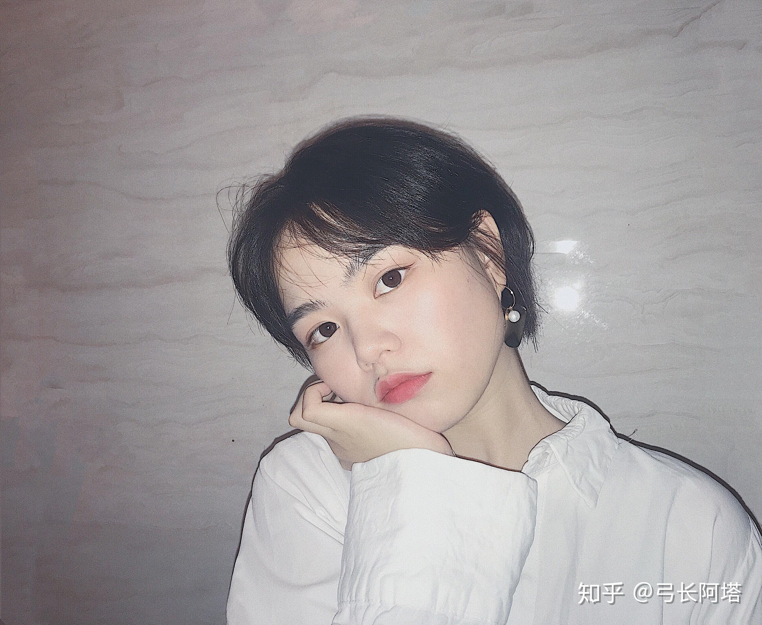 塌鼻梁适合短发吗 v2-36a610e665b6f94e640b84aaa1feafde_r.jpg
