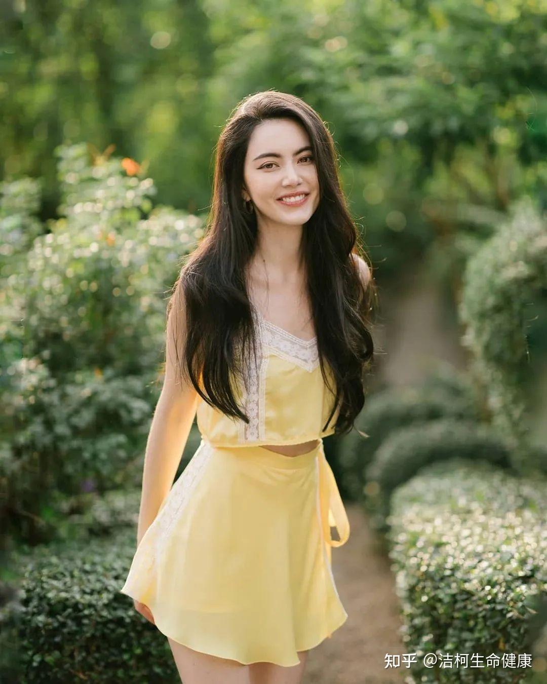 175大长腿混血儿泰国版迪丽热巴参加录制浪姐5和肖战合影堪称豪门姐弟