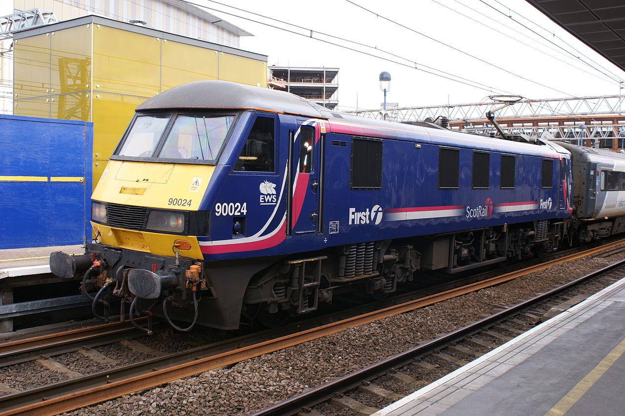 科普见证三十年历史的英国国铁90型电力机车