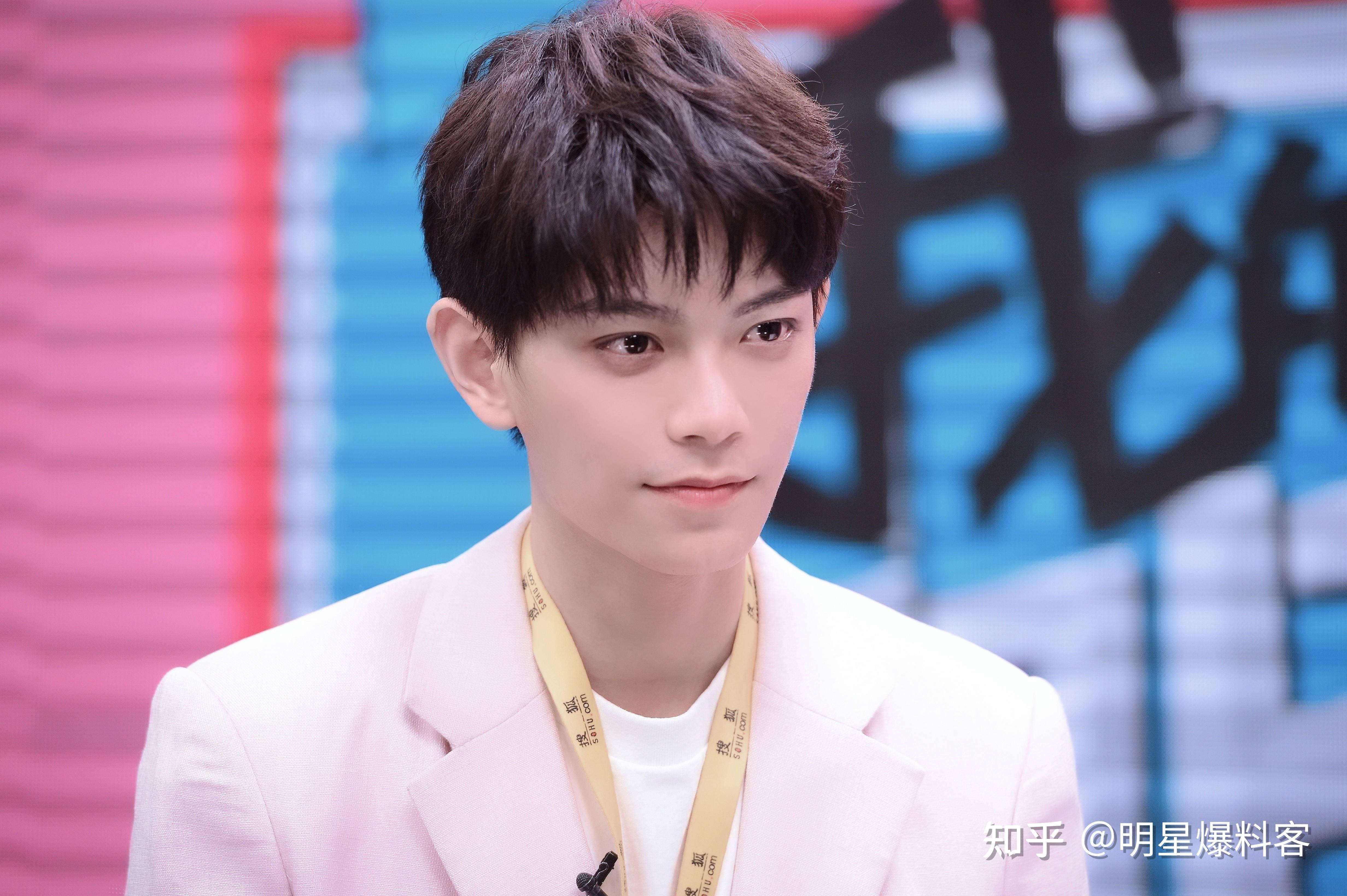 娱乐点评杨紫李宇春李玟丁禹兮姚安娜张雪迎