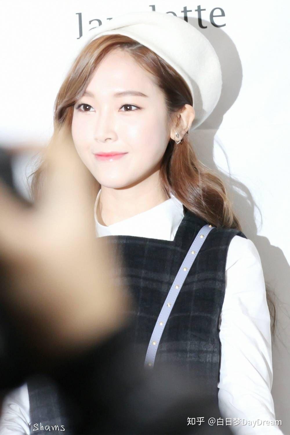 为什么郑秀妍公布恋情,会被说成欺骗粉丝,她和权宁一不是很多年了么?