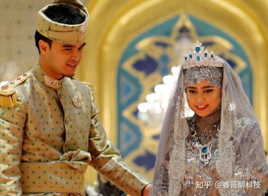 文莱第一白富美哈菲查身穿钻石婚纱脚踩黄金嫁平民