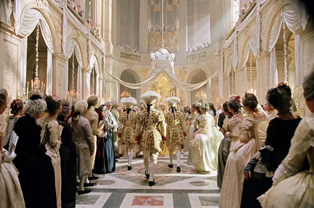 如何评价电影《绝代艳后》? - 知乎