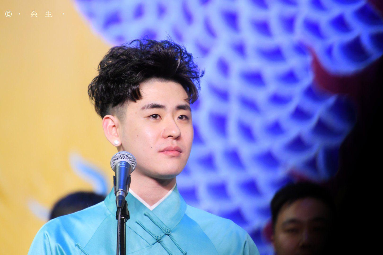 姐妹们最喜欢的张云雷的大褂是哪一件? - 知乎