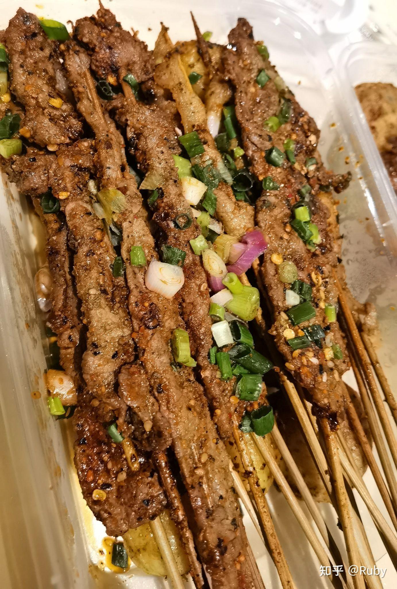 特有的火鸡翅和整颗的芋艿也是值得久久回味的牛肉串猪肉串都是现串现