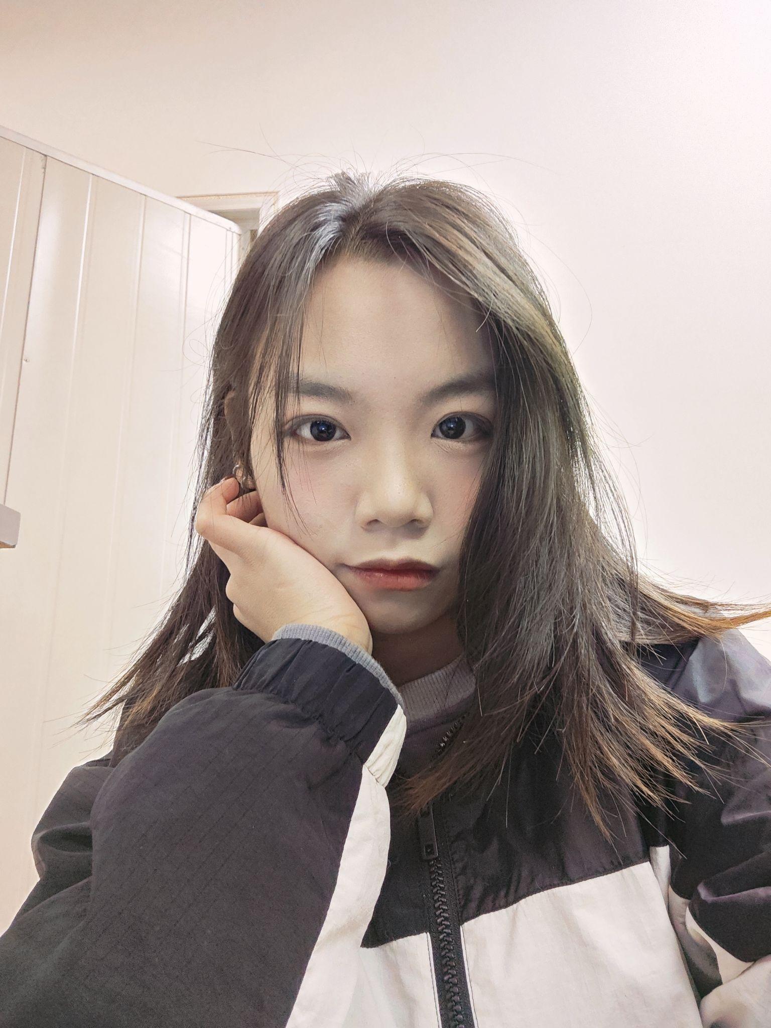 敢不敢留下一张自拍照让人打分?