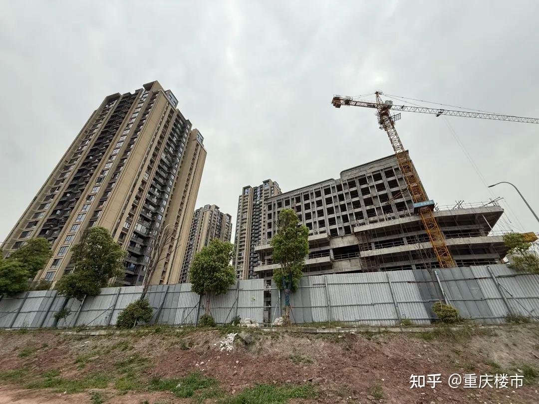 唏嘘！重庆巴滨路大型商业开发多年仍是荒地，能否等来曙光？ - 知乎