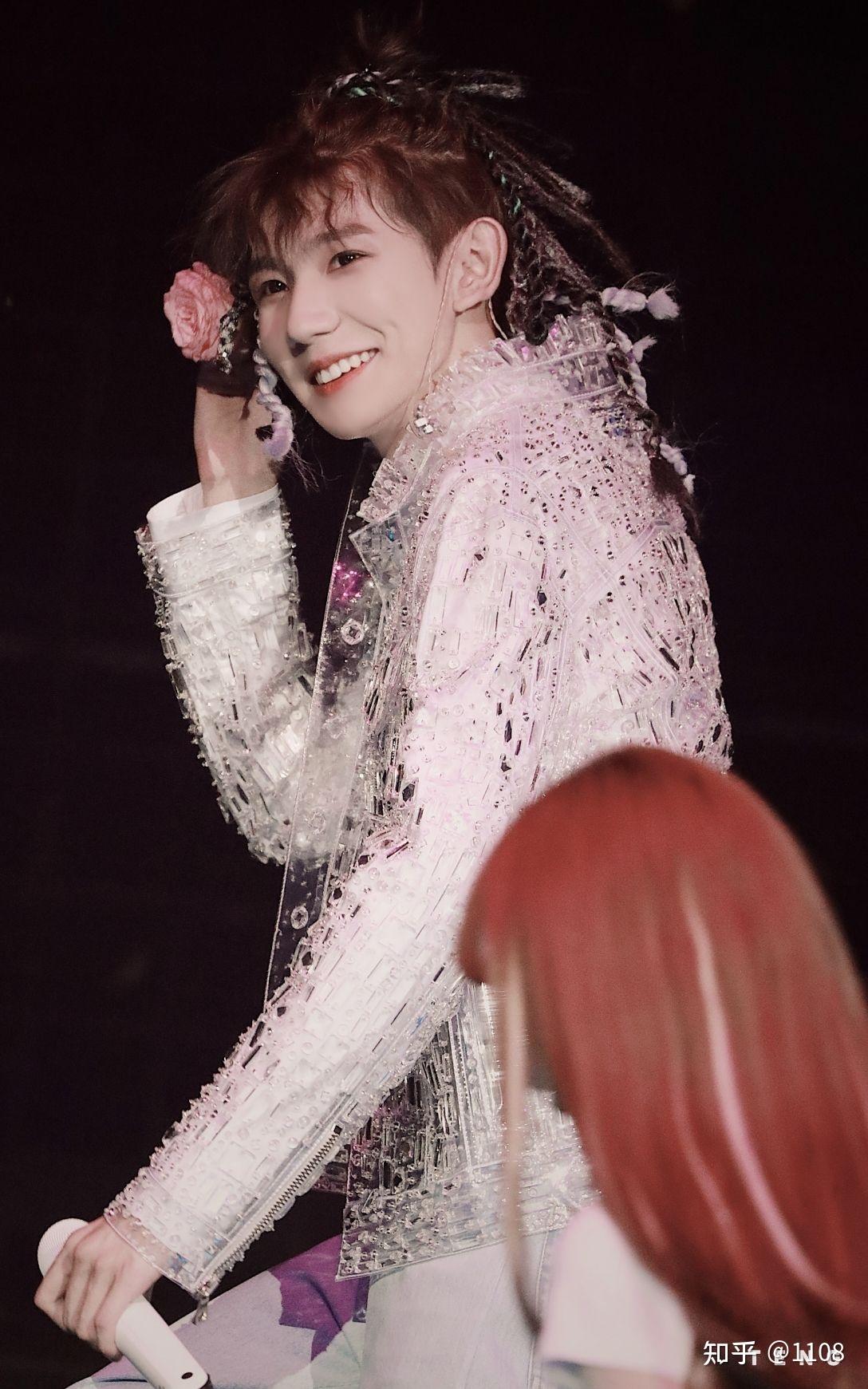 有哪些王源笑的很开心的图片