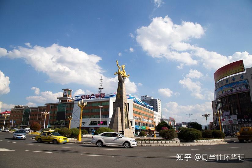 广场留影▼和龙市朝鲜族氛围更浓,满大街双语朝文▼15点到龙市市区,取