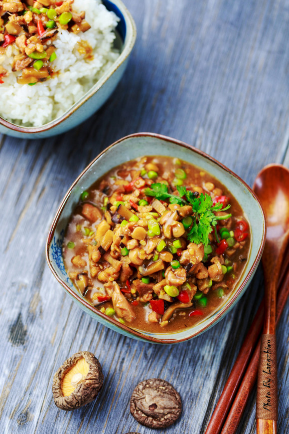 香菇鸡肉炸酱面