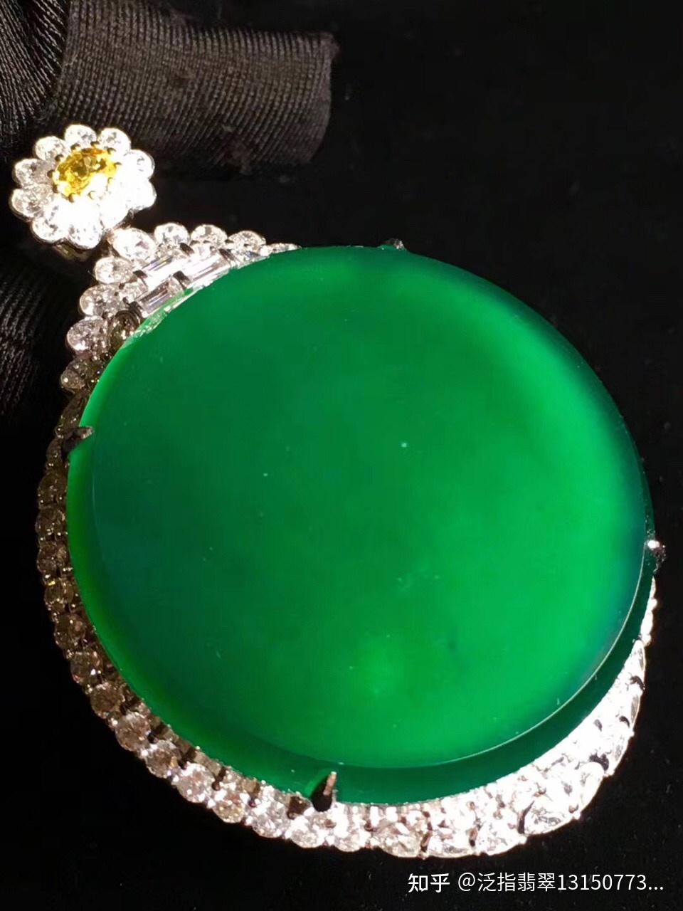 主要成分为翡翠或翡翠的成分为钠(钠铬辉石)和辉石钠钙辉石(绿辉石)