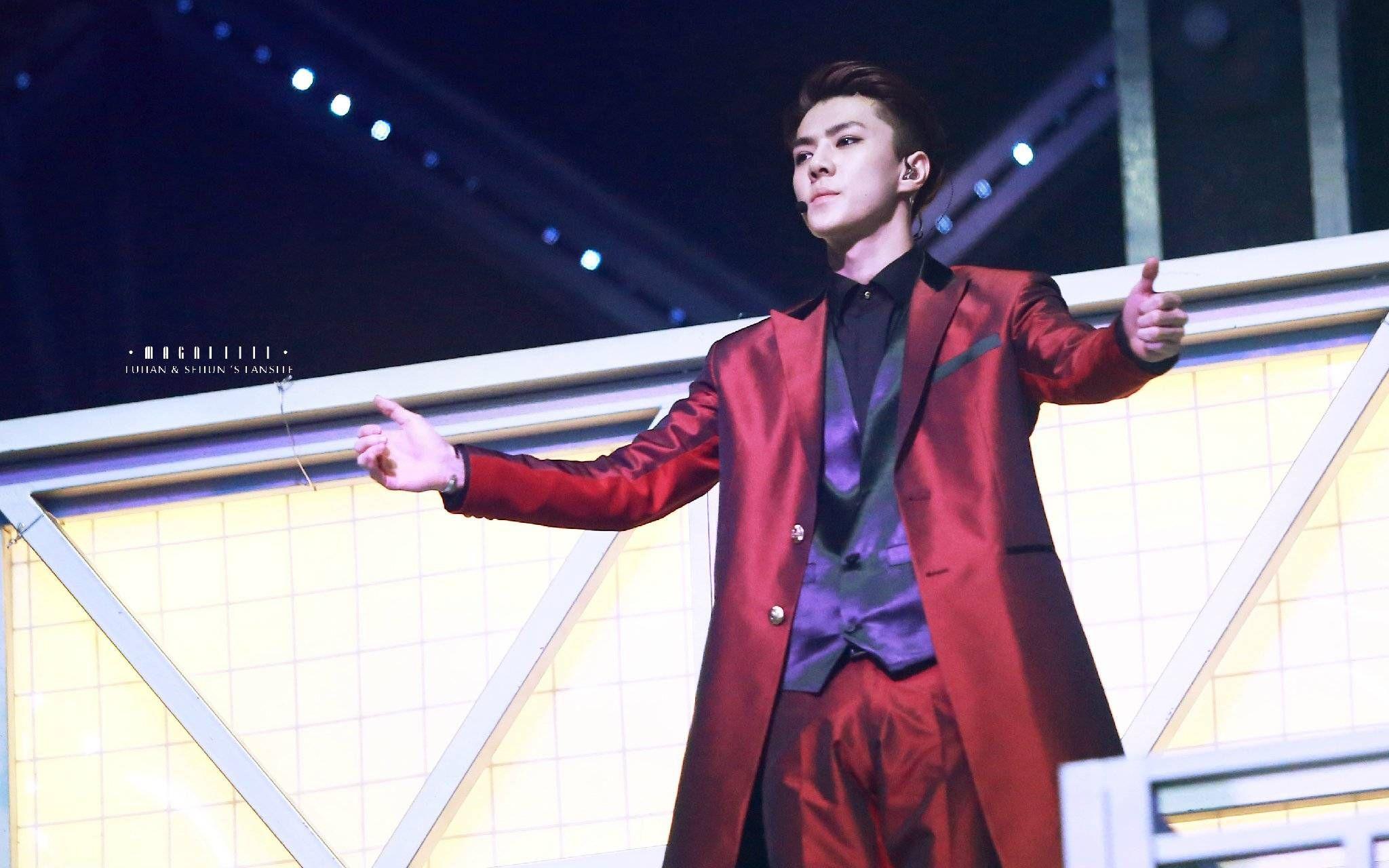 茶蛋(exo)有哪些好看的打歌服/演唱会/mv服装? - 知乎