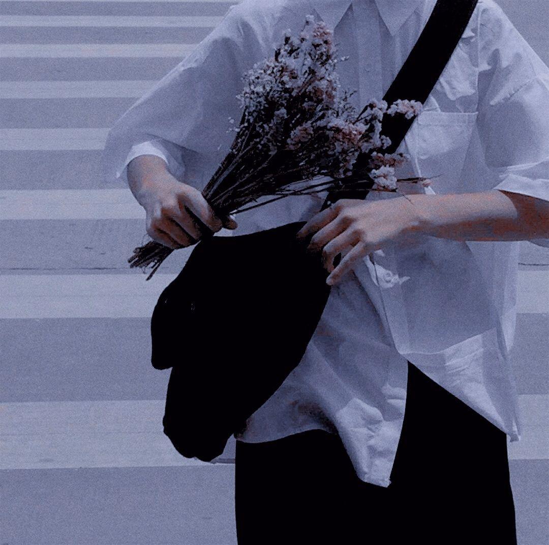 有没有类似这样的拿着花的头像