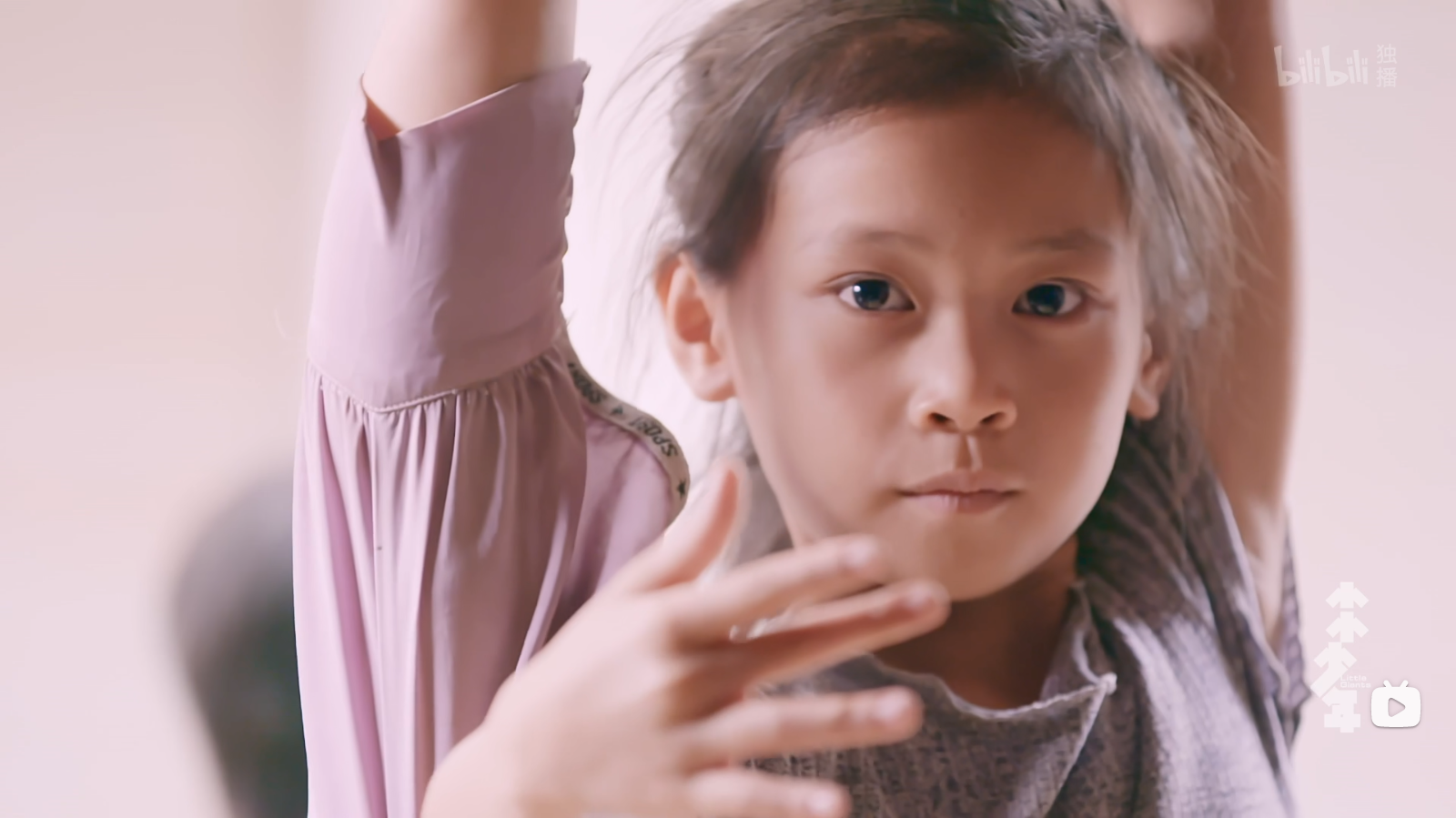 在猪肉店起舞的9岁舞蹈神童竟引北舞教师辞职远赴云南授课引2亿网友热