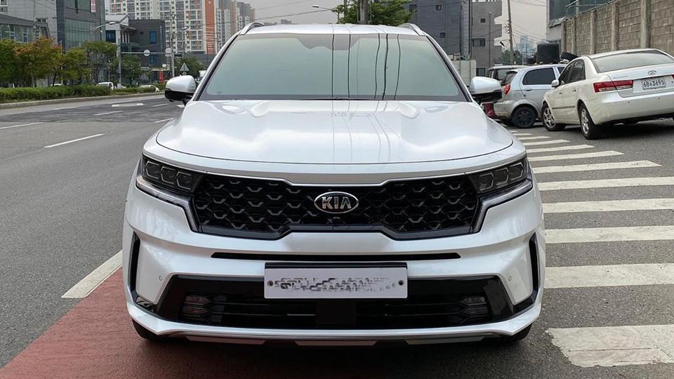 时尚硬朗的风格海外实拍全新起亚索兰托