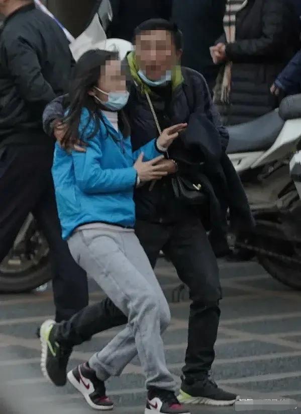 1月22日云南一男子在云南师大实验中学劫持学生持刀伤害7人被当场击毙