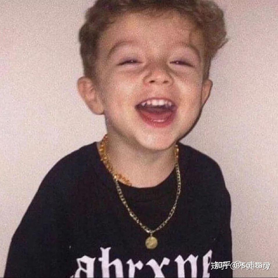 这个欧美小男孩头像是情侣头像吗