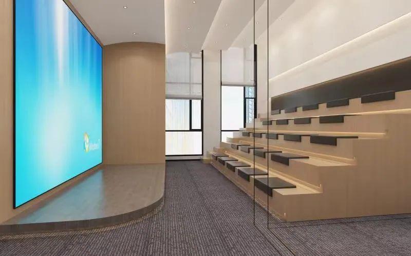 大会议室同时具备讲厅的功能,台阶式座椅可容纳更多员工