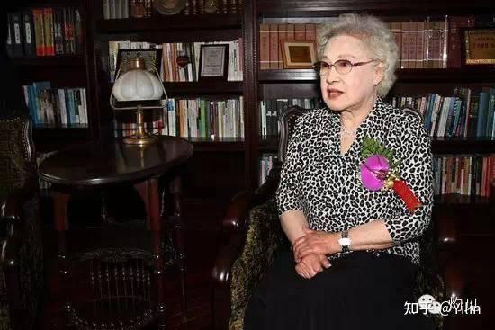 一生坎坷的秦怡丈夫出軌親妹遭患病兒子打罵今98歲孤身一人