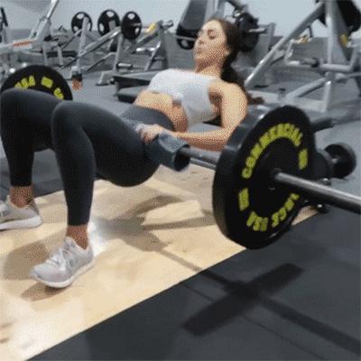 女生健身房如何练出蜜桃臀