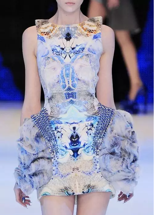 镜像对称法在服装设计中的运用墨迹实验