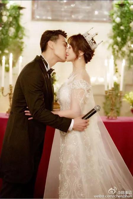 陈紫函戴向宇大婚陈紫函和戴向宇在西班牙圣弗洛伦逖娜